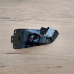 Toyota Hilux VIII wspornik błotnika lewy przód 15-25