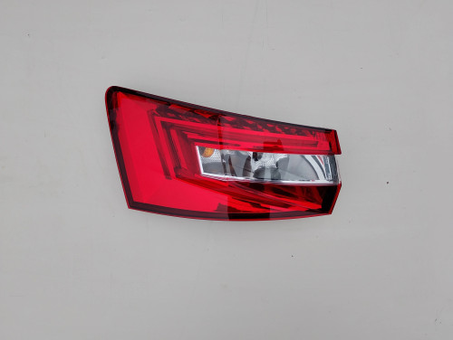 skoda-superb-iii-3v-kombi-lampa-blotnika-lewy-tyl-15-19-3v9945207a-ed-car