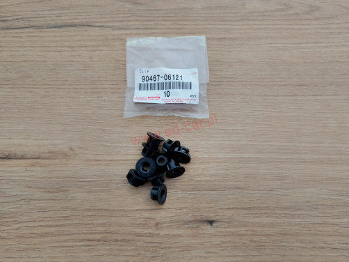 toyota-lexus-spinki-nadkola-spinka-klipsy-nadkole-90467-06121-ed-car