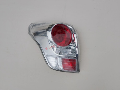 toyota-verso-r2-lampa-blotnika-klapy-lewy-tyl-09-17-81561-0f130-ed-car