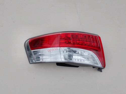avensis-iii-t27-sedan-lampa-blotnika-lewy-tyl-08-11-81561-05270-ed-car.pl-7147585