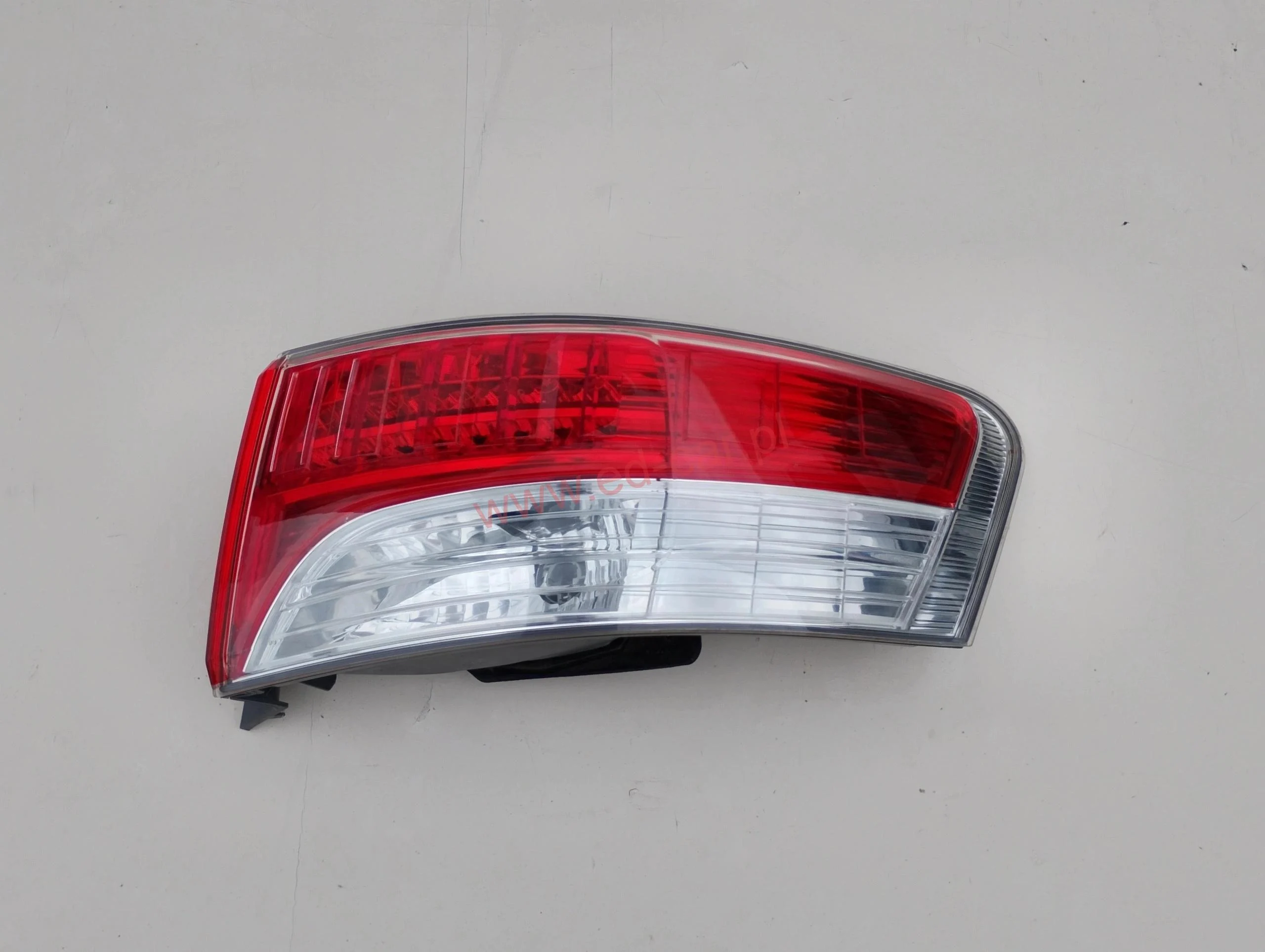 avensis-iii-t27-sedan-lampa-blotnika-prawy-tyl-08-11-81551-05250-ed-car.pl-7147584