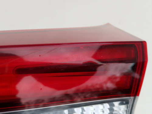 toyota-auris-ii-lift-kombi-lampa-klapy-prawy-tyl-15-18-81581-02880-ed-car