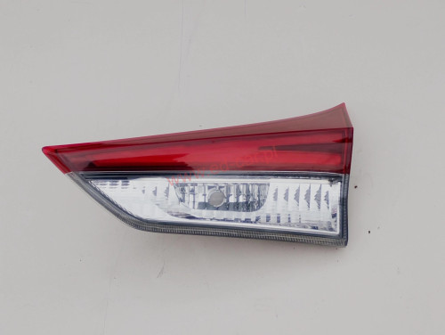 toyota-auris-ii-lift-kombi-lampa-klapy-prawy-tyl-15-18-81581-02880-ed-car.pl-7145147