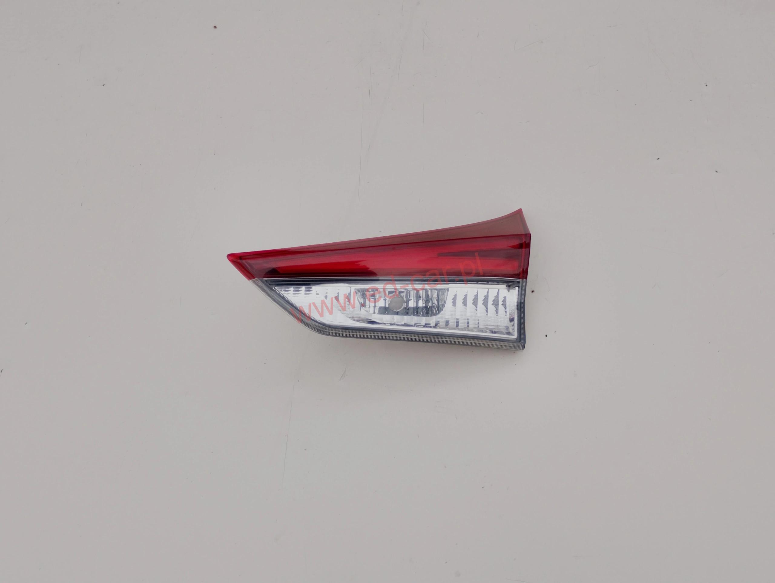 toyota-auris-ii-lift-kombi-lampa-klapy-prawy-tyl-15-18-81581-02880-ed-car.pl-7145147