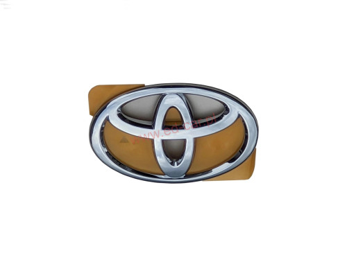 toyota-corolla-sedan-x-e15-iq-j1-logo-emblemat-klapy-tyl-90975-02071-ed-car