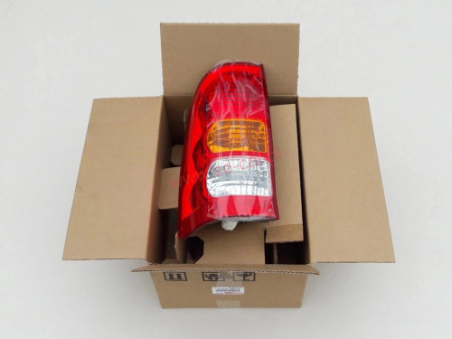 toyota-hilux-vii-lampa-blotnika-lewy-tyl-lewa-tylna-05-81560-0k030-ed-car