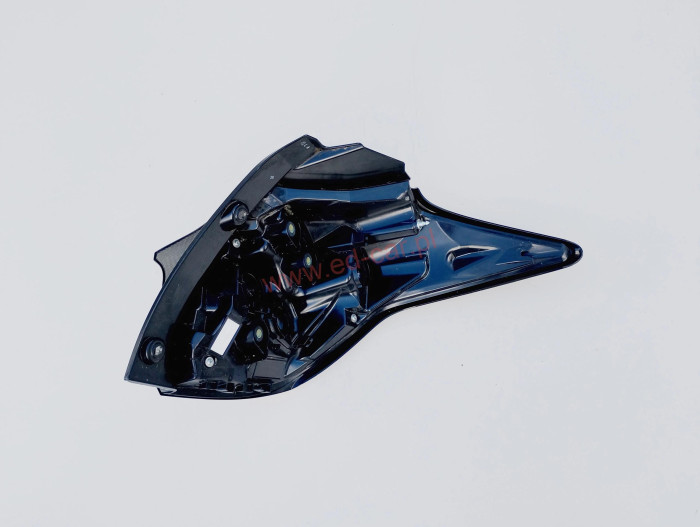 toyota-yaris-iv-p21-lampa-blotnika-lewy-tyl-lewa-tylna-81561-k0040-ed-car