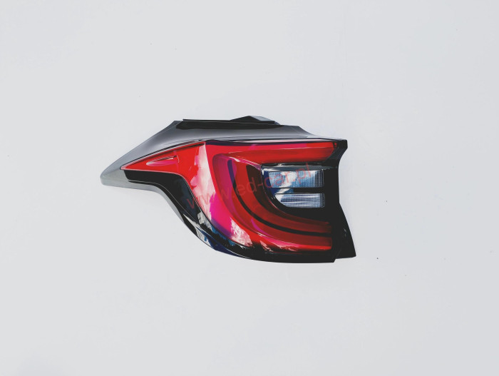 toyota-yaris-iv-p21-lampa-blotnika-lewy-tyl-lewa-tylna-81561-k0040-ed-car