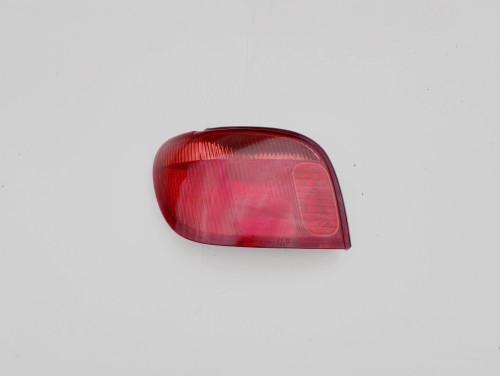 yaris-i-p1-lift-lampa-blotnika-lewy-tyl-lewa-tylna-03-81561-0d070-ed-car