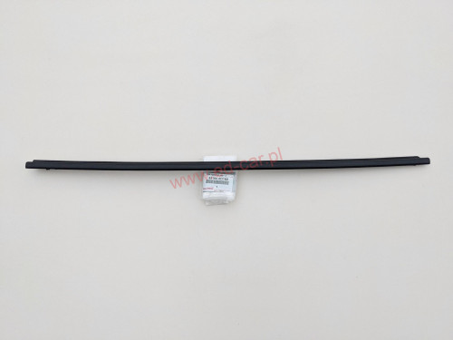 yaris-iii-3d-prawa-listwa-zgarniajaca-szyby-11-20-a68160-0d160-ed-car