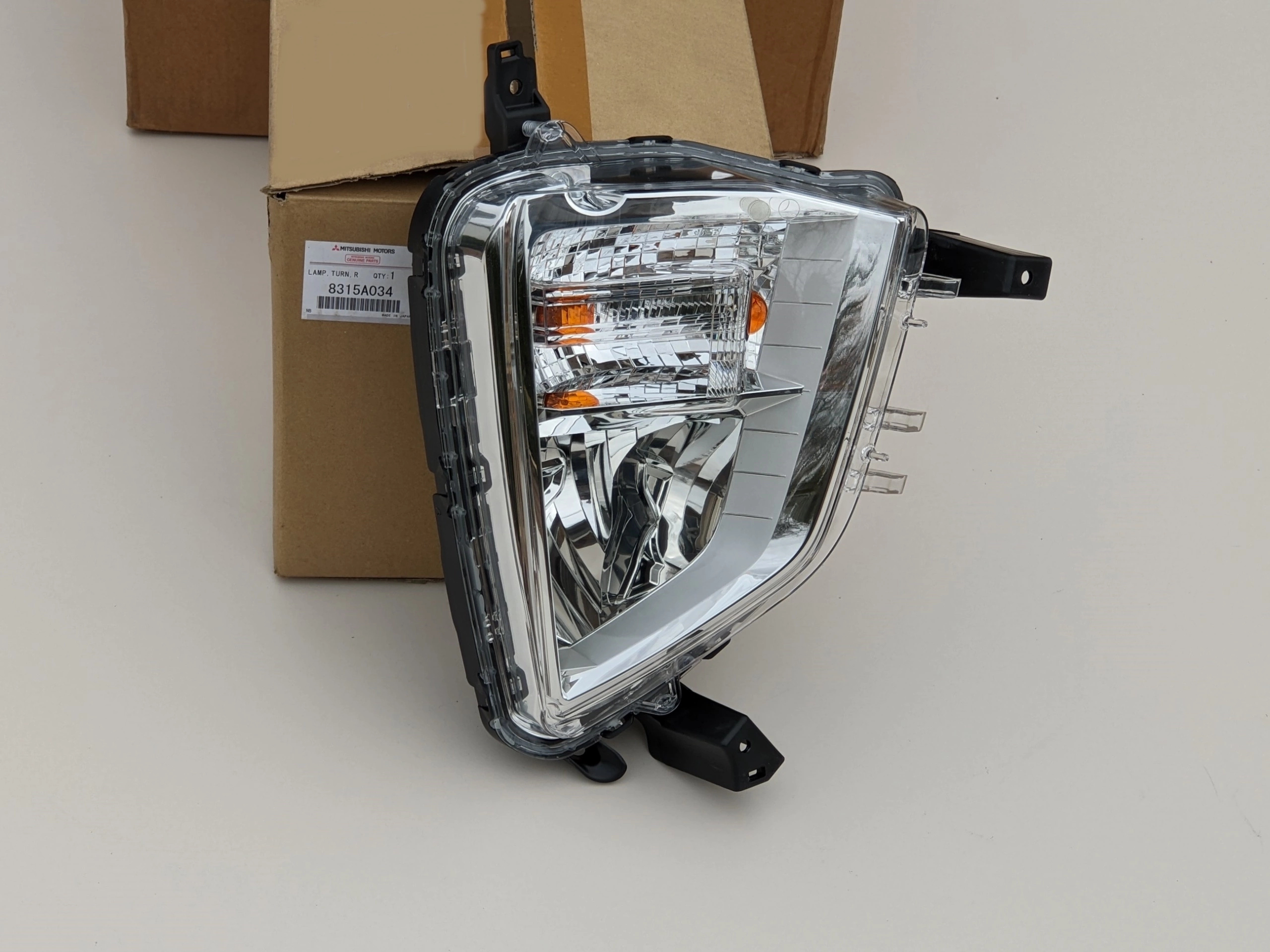 eclipse-cross-halogen-kierunkowskaz-prawy-przod-8315a034-ed-car.pl-5904514