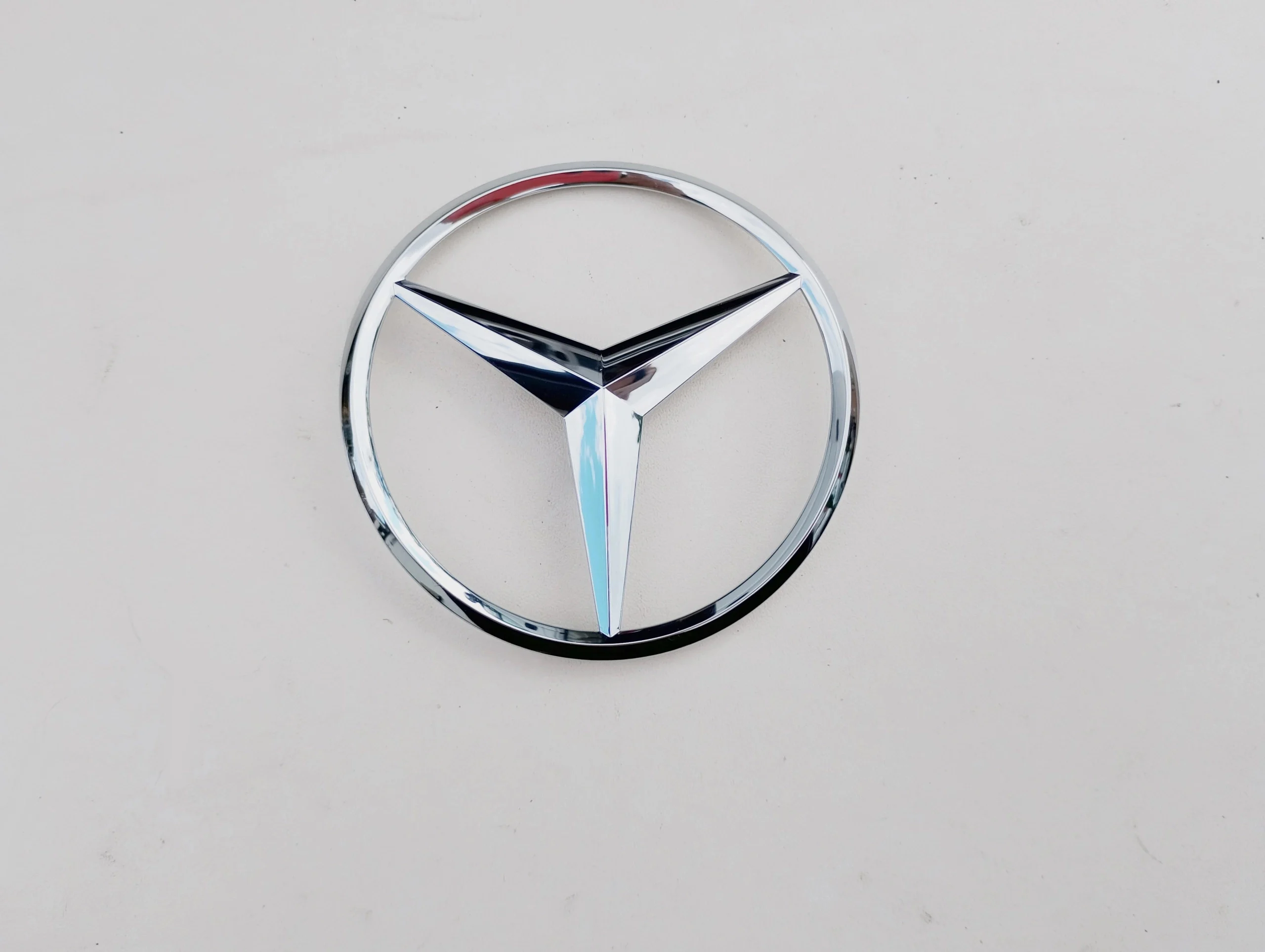 mercedes-c-klasa-w206-emblemat-logo-klapy-tyl-tylnej-21-a2068171700-oem-ed-car.pl-7101503