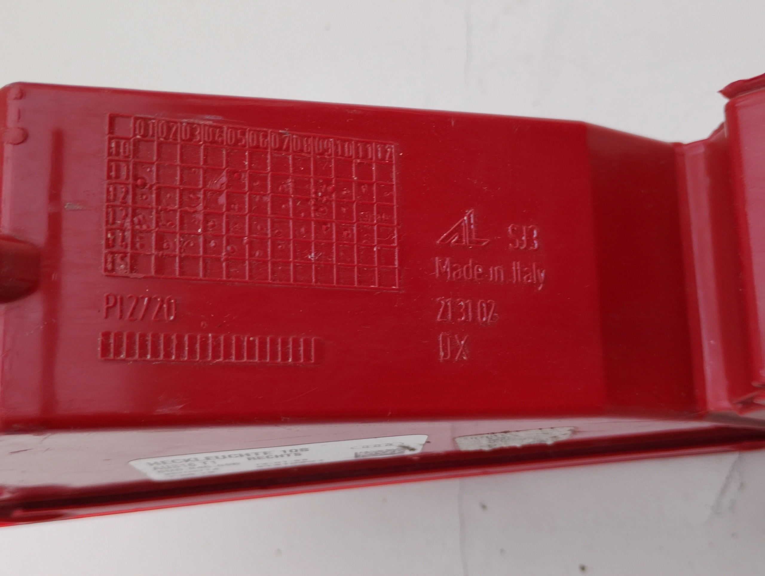 audi-q30-lampa-przeciwmgielna-zderzaka-prawy-tyl-11-18-8u0945096-p12720-ed-car.pl-7159631