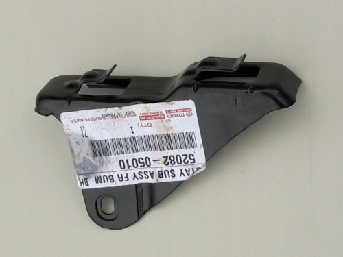 avensis-ii-t25-wspornik-slizg-lampy-reflektora-lewy-przod-52082-05010-ed-car.pl-4860665