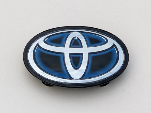 corolla-xii-e21-emblemat-pod-radar-atrapa-grill-a90975-02136-ed-car.pl-6057471