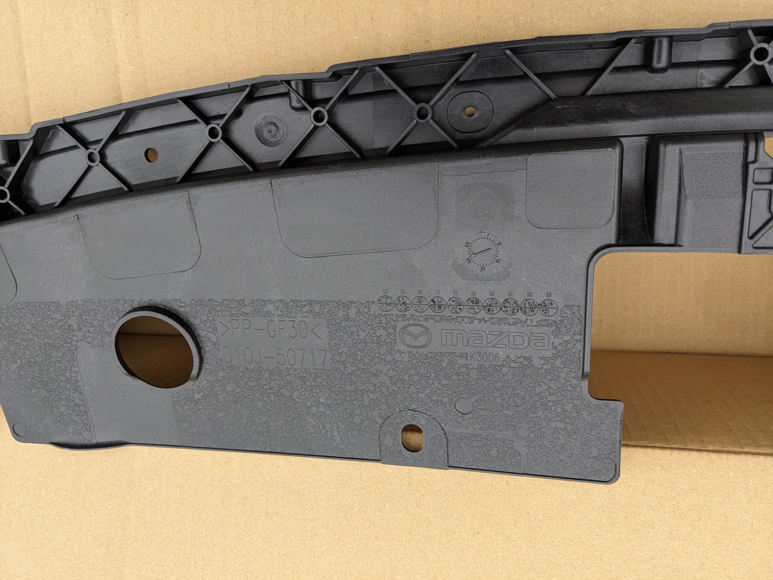 mazda-cx3-cx-3-dk-gorna-oslona-atrapa-na-pas-przod-14-21-d10j-50717-ed-car.pl-7071802