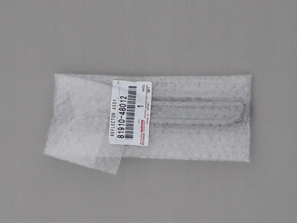 avensis-verso-lampka-odblask-zderzaka-prawy-tyl-03-09-81910-48012-81910-0f010-rr-ed-car.pl-4863838