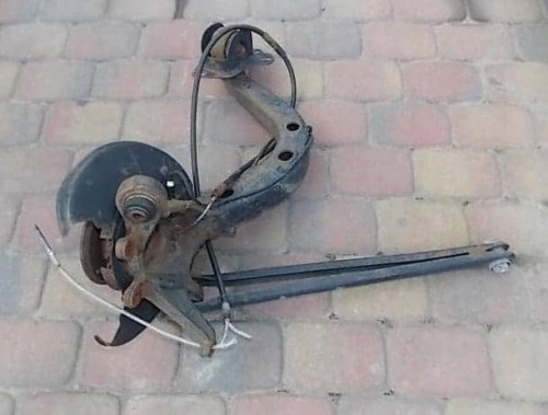 bmw-3-e46-coupe-zwrotnica-lewa-tylna-drazek-lewy-tyl-brak-ed-car.pl-4889519