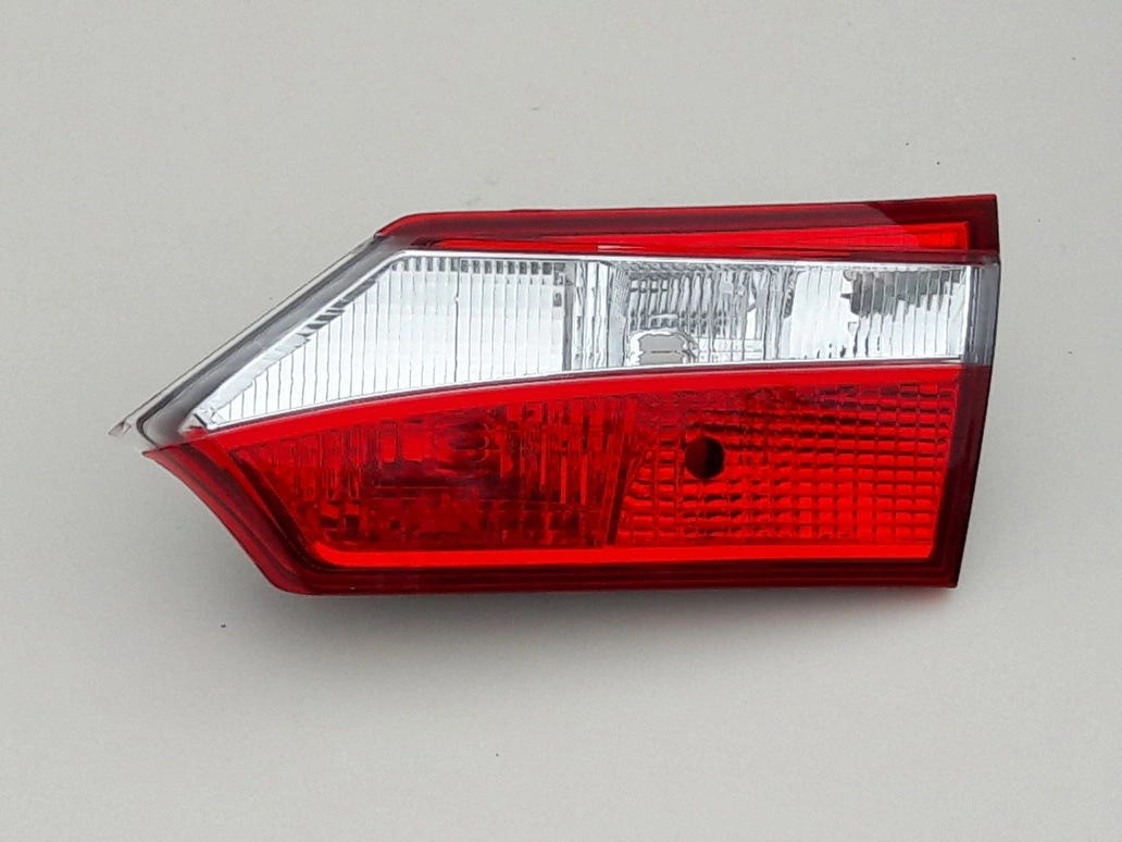 corolla-xi-e16-e18-lampa-klapy-prawy-tyl-13-16-a81581-02520-ed-car.pl-5587017