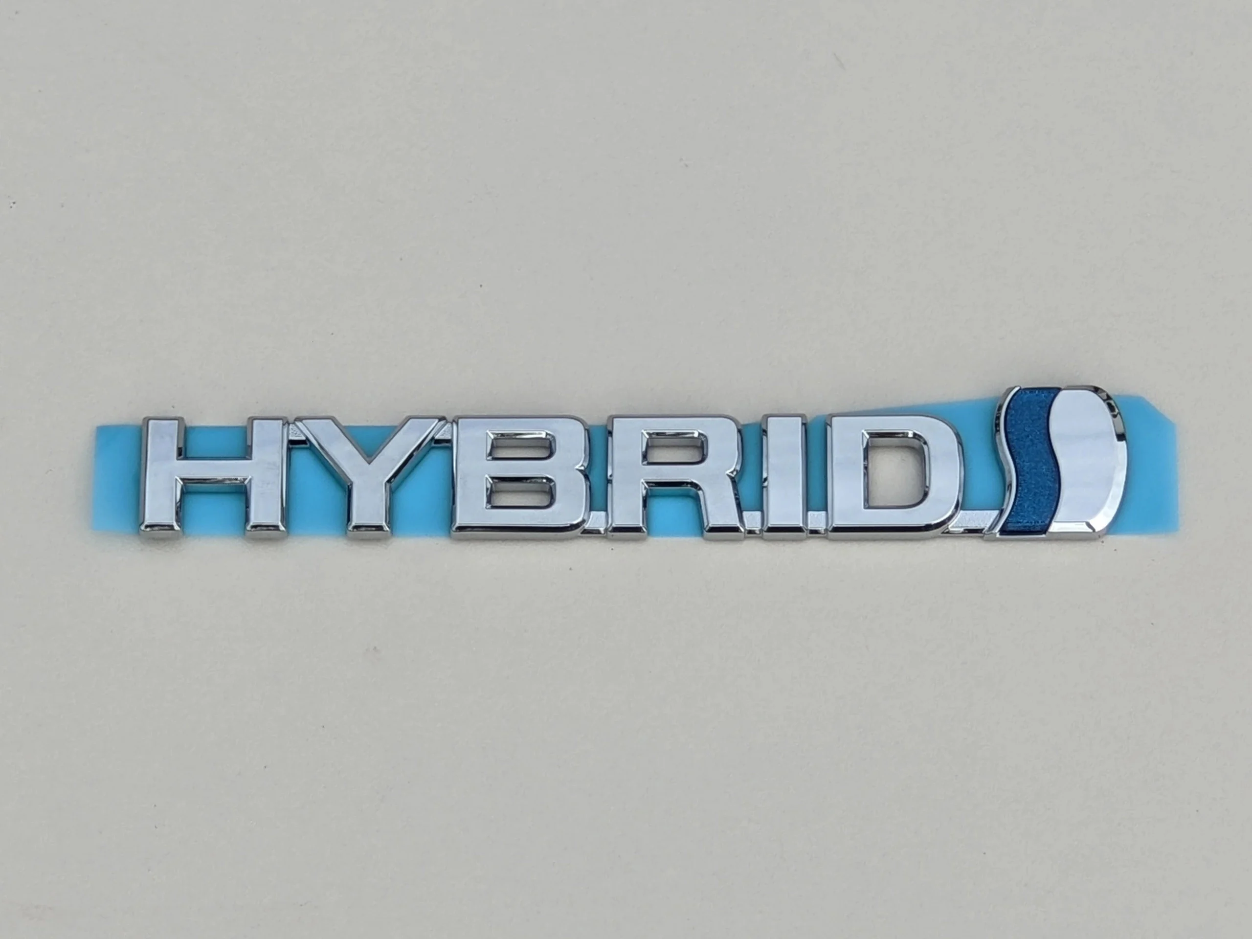rav4-iv-hybrid-emblemat-blotnika-prawy-przod-15-18-a75362-42031-ed-car.pl-5619476