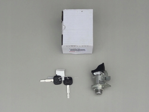 toyota-yaris-ii-p9-zamek-kluczyk-klapy-tyl-05-11-a69055-0d050-69055-0d050-edcar-ed-car.pl-4858689