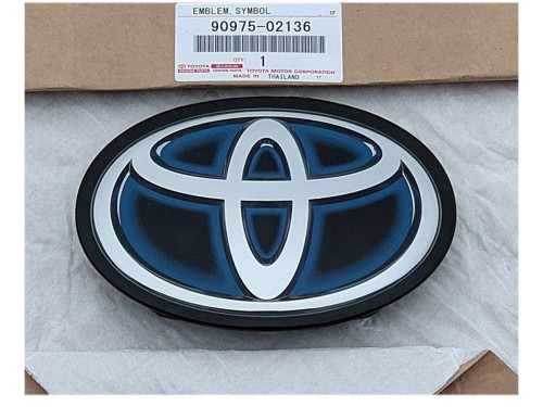 venza-ii-hybrid-emblemat-na-pod-radar-atrapa-grill-przod-20-ec-90975-02136-ed-car.pl-7165930