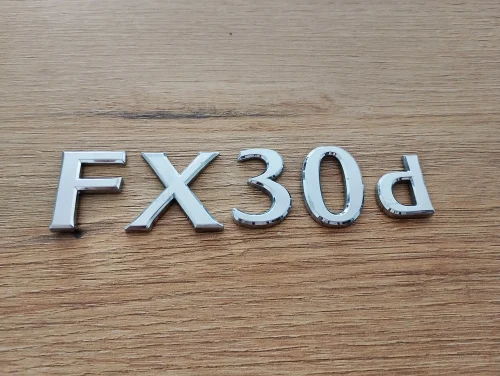 infiniti-fx-fx30-fx30d-emblemat-logo-znaczek-tyl-klapy-09-90896-1dr1a-ed-car.pl-4863125