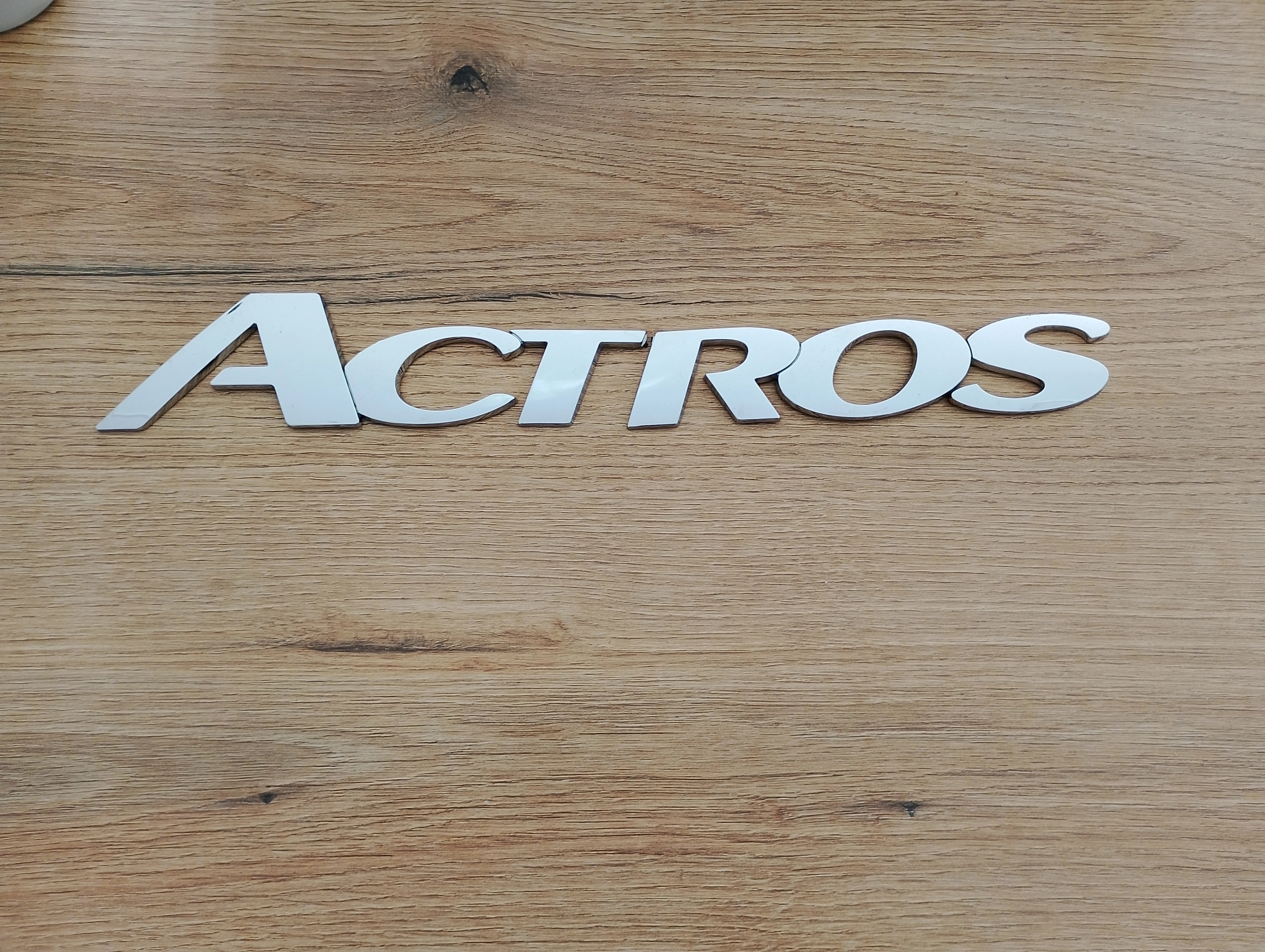 mercedes-actros-mp2-emblemat-znaczek-grilla-atrapy-przod-03-08-a9438171820-ed-car.pl-5496438