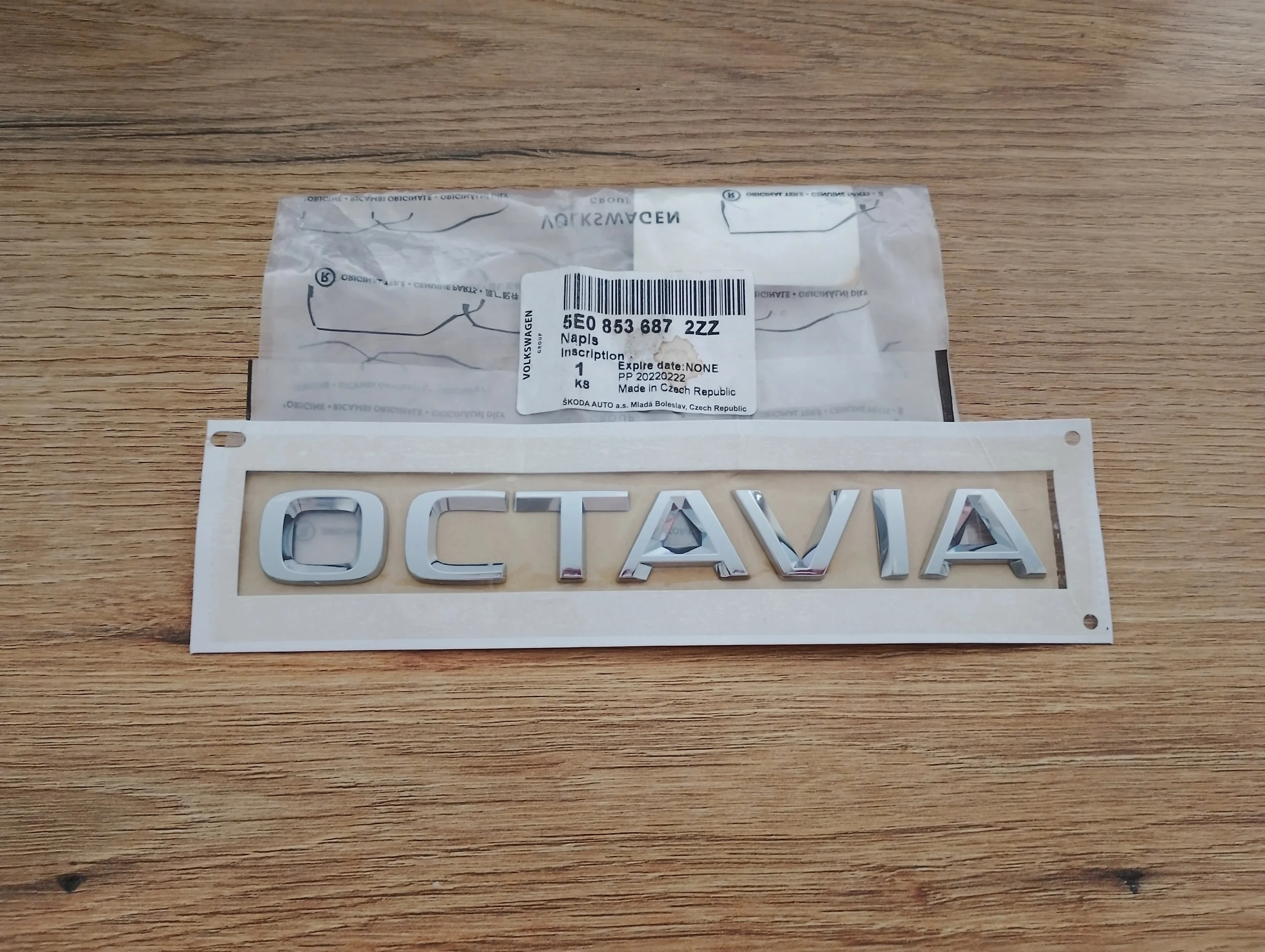 skoda-octavia-iii-5e-5e0-znaczek-emblemat-klapy-tyl-12-20-5e08536872zz-5e0853687-edcar-ed-car.pl-7179082