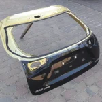 Toyota Yaris Cross i Hybrid emblemat klapa tył tylna 20-