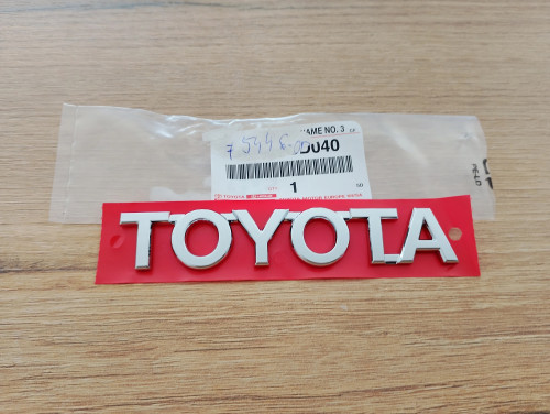 toyota-yaris-iii-i-lift-znaczek-emblemat-klapy-tyl-11-17-75446-0d040-ed-car.pl-7178454