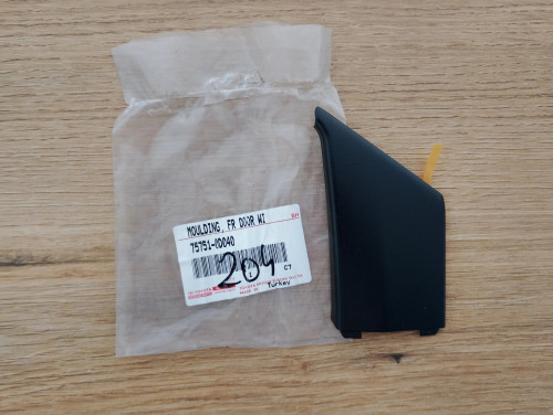 toyota-yaris-iii-listwa-listewka-drzwi-prawy-przod-11-20-a75751-0d040-75751-0d040-edcar-ed-car.pl-7176855