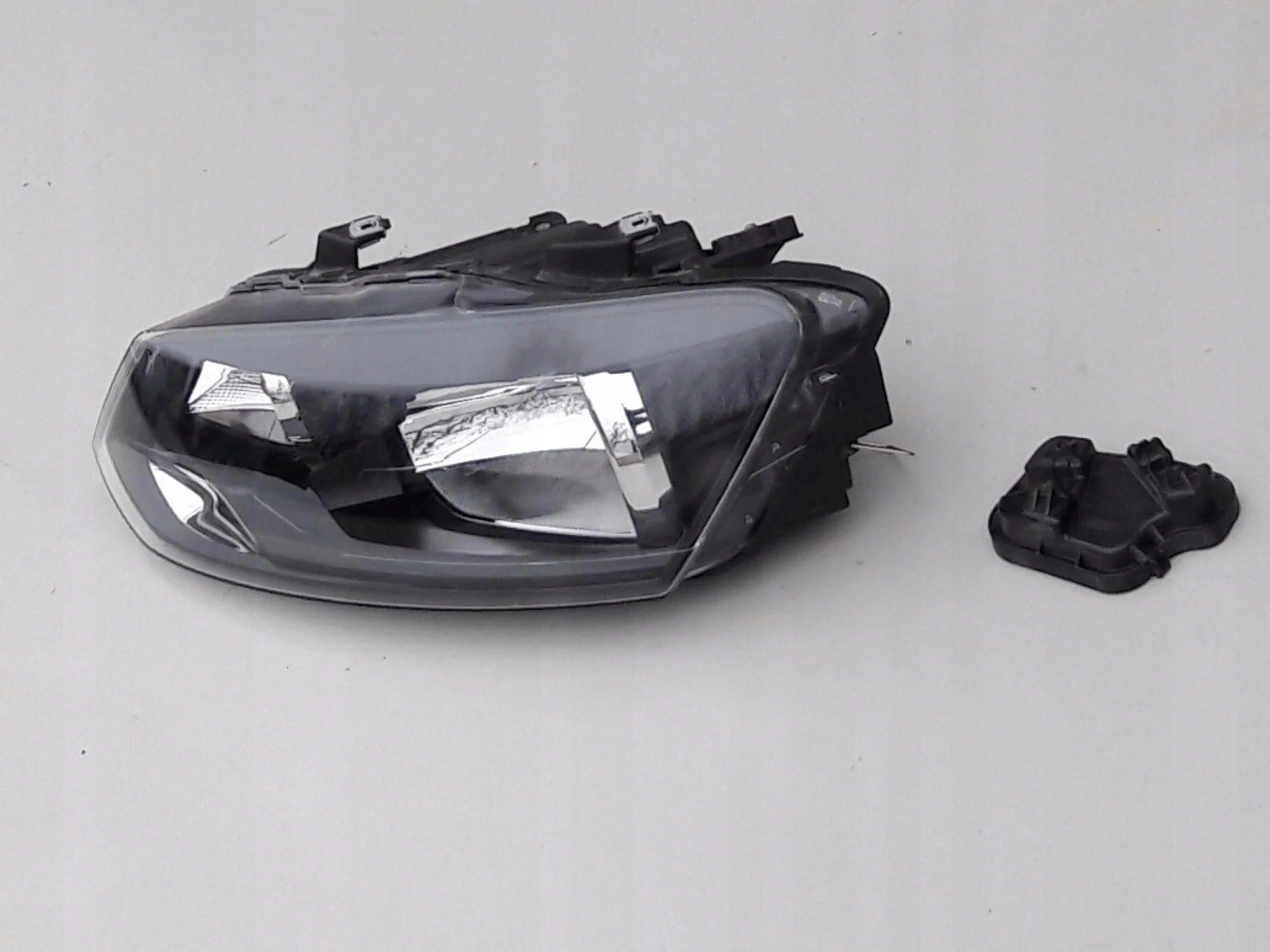 vw-polo-6r1-5-v-lampa-puszka-lewa-reflektor-lewy-przod-09-6r1941015e-ec-5p0941295-89034078-ed-car.pl-7179515