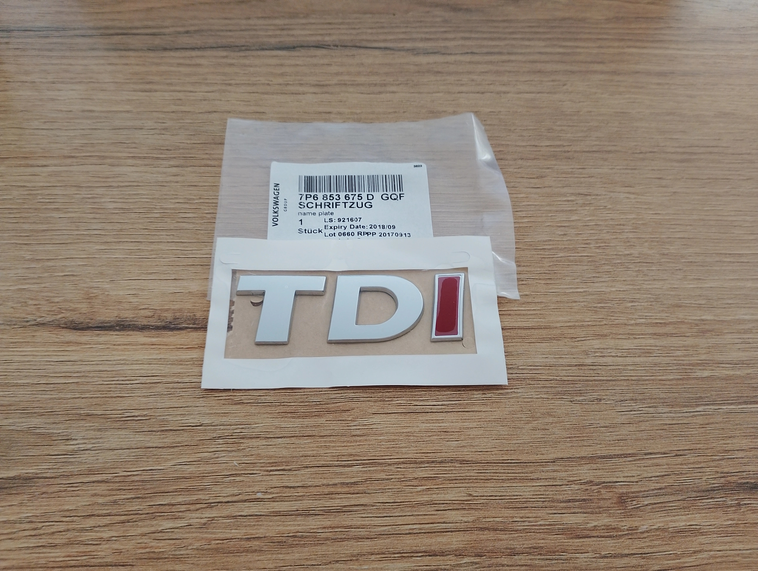 vw-touareg-ii-cayenne-ii-7p-tdi-emblemat-klapy-tyl-10-7p6853675dgqf-7p6853675d-ed-car.pl-4859609