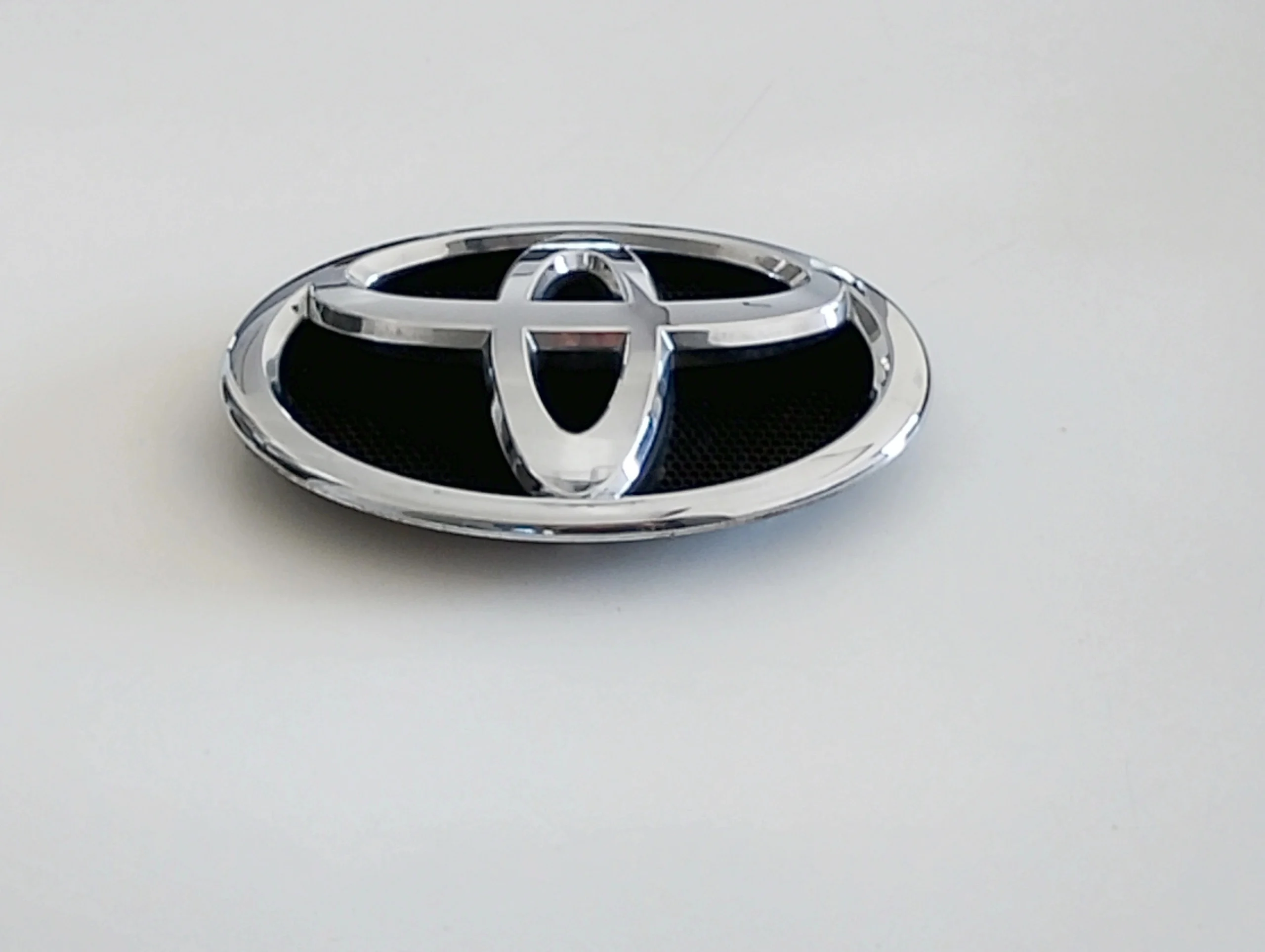 avensis-iii-t27-emblemat-atrapy-grill-przod-08-11-a75301-05020-75301-05020-a75312-05030-75312-05030-ed-car.pl-7188250