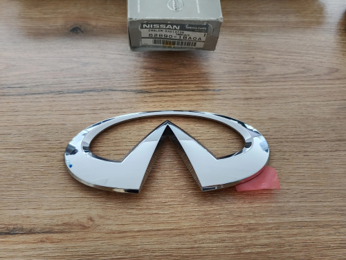 infiniti-ex35-ex37-qx50-emblemat-znaczek-grilla-atrapy-przod-07-62890-1ba0a-ed-car.pl-7190252