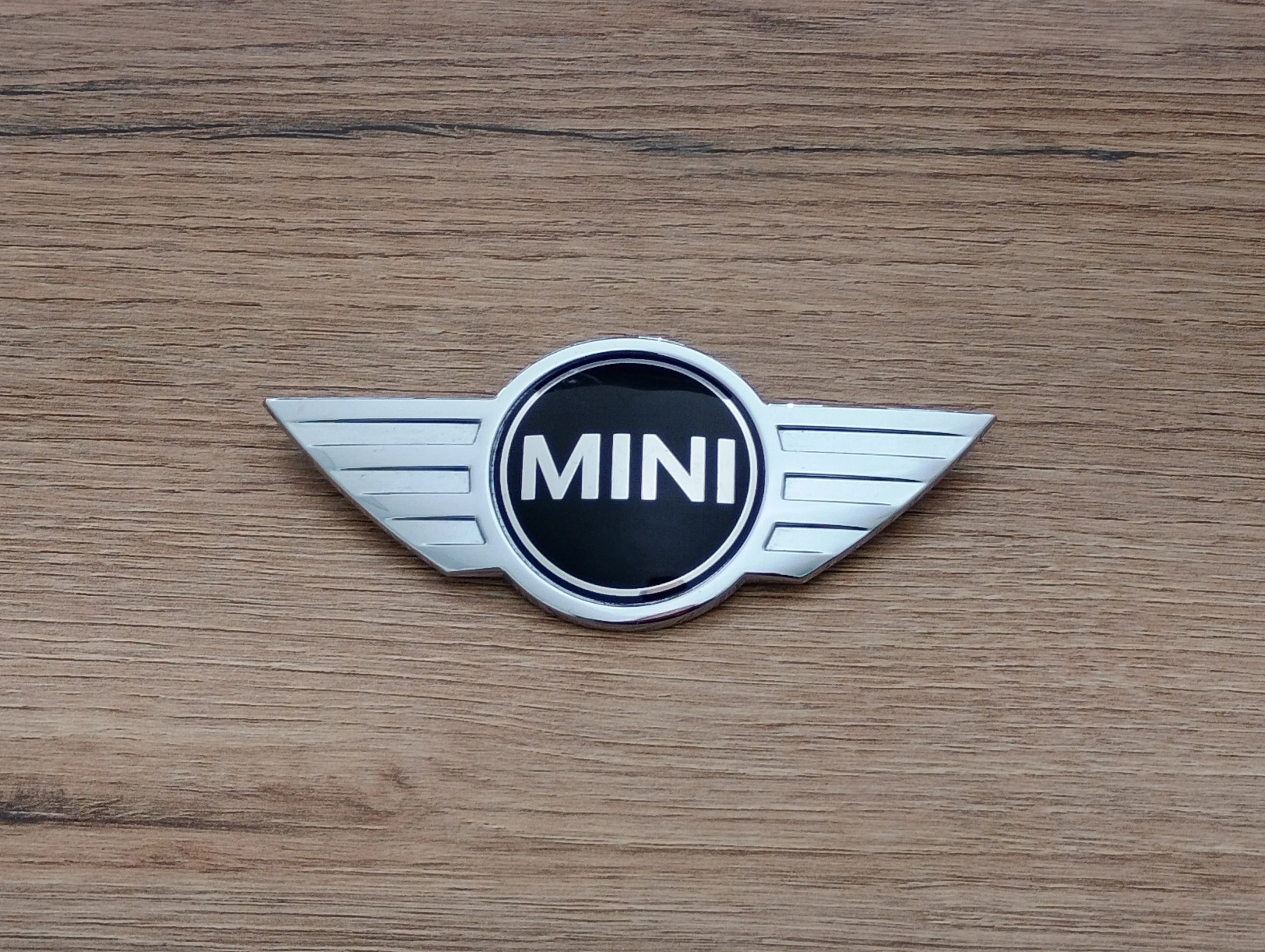 mini-cooper-r55-r56-r57-znaczek-logo-maski-06-10-51142754972-2754972-754972-ed-car.pl-7191496