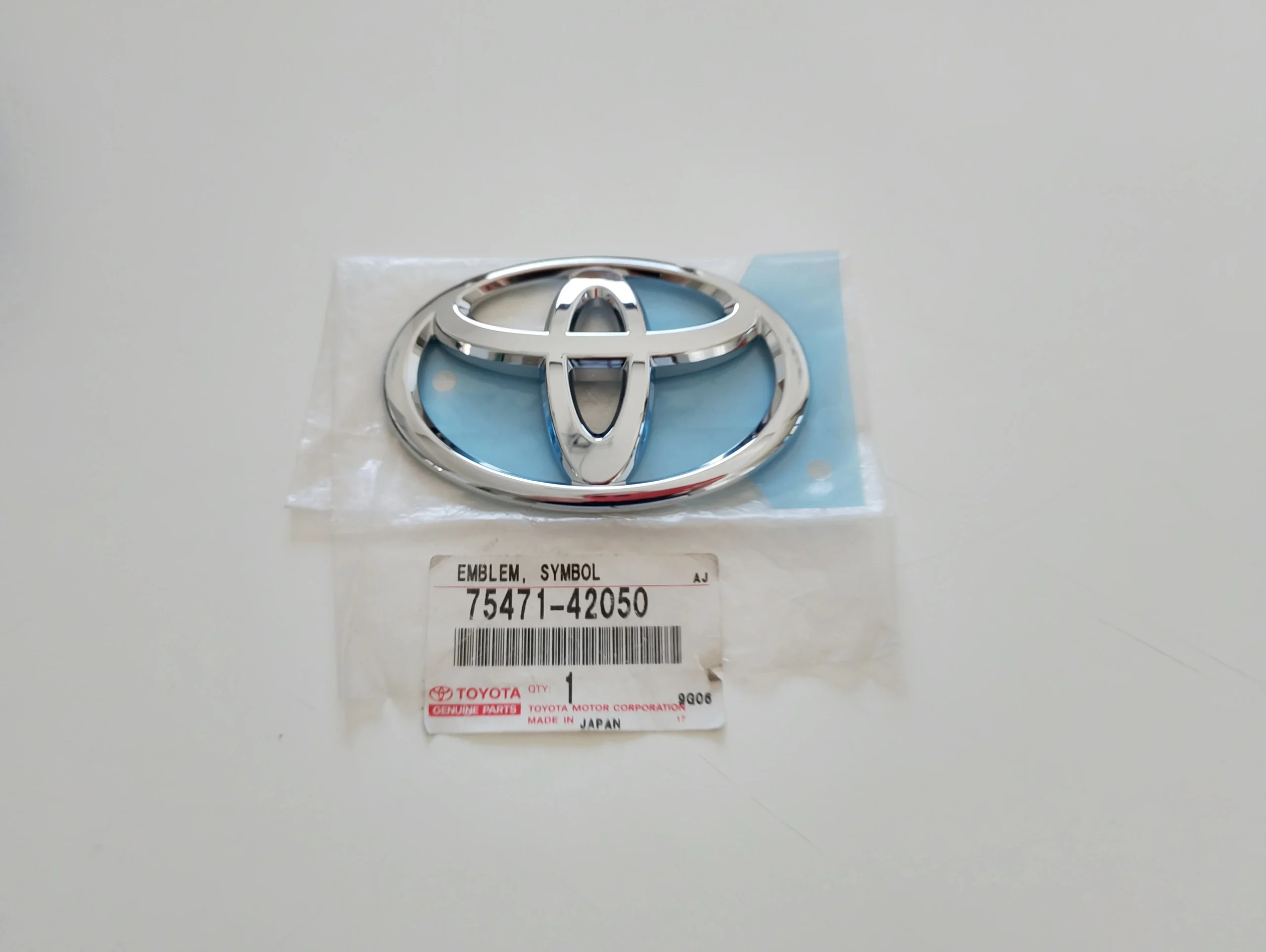 toyota-rav4-iii-xa30-emblemat-znaczek-logo-klapy-tyl-05-12-75471-42050-75430-42010-ed-car.pl-7187792