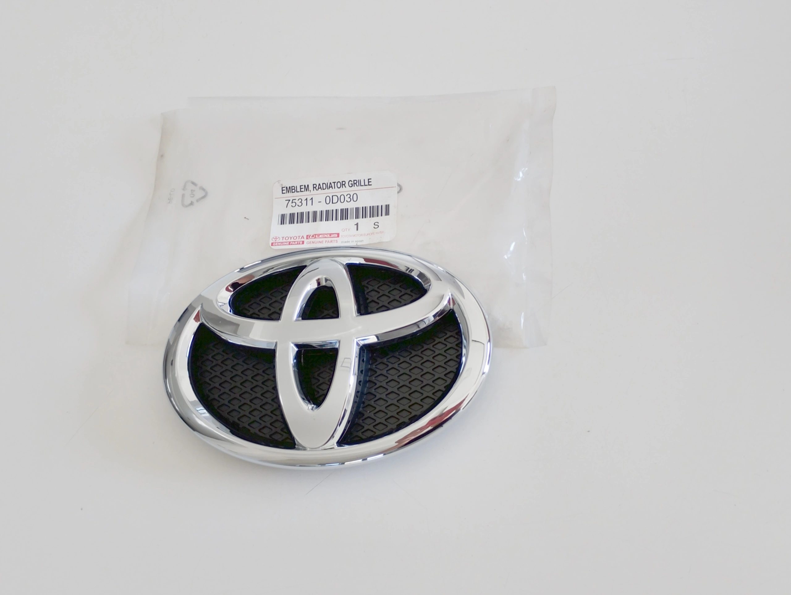 yaris-ii-emblemat-znaczek-logo-atrapa-zderzaka-przod-05-11-a75311-0d030-75311-0d030-ed-car.pl-7188211