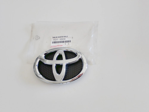 yaris-ii-emblemat-znaczek-logo-atrapa-zderzaka-przod-05-11-a75311-0d030-75311-0d030-ed-car.pl-7188211