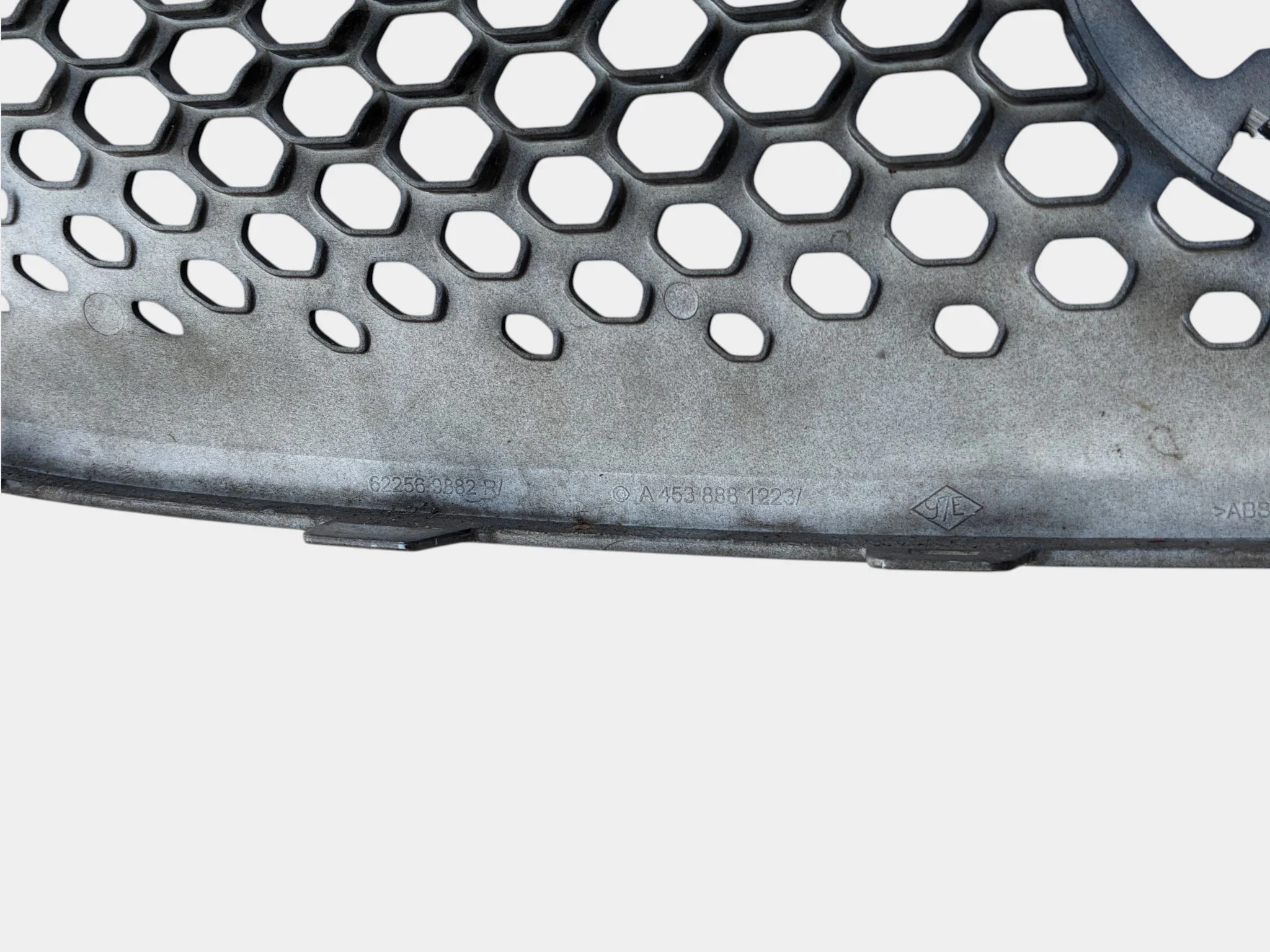 smart-fortwo-iii-a453-atrapa-grill-zderzaka-przod-a4538881223-1303244x-622569882r-ed-car.pl-4865869