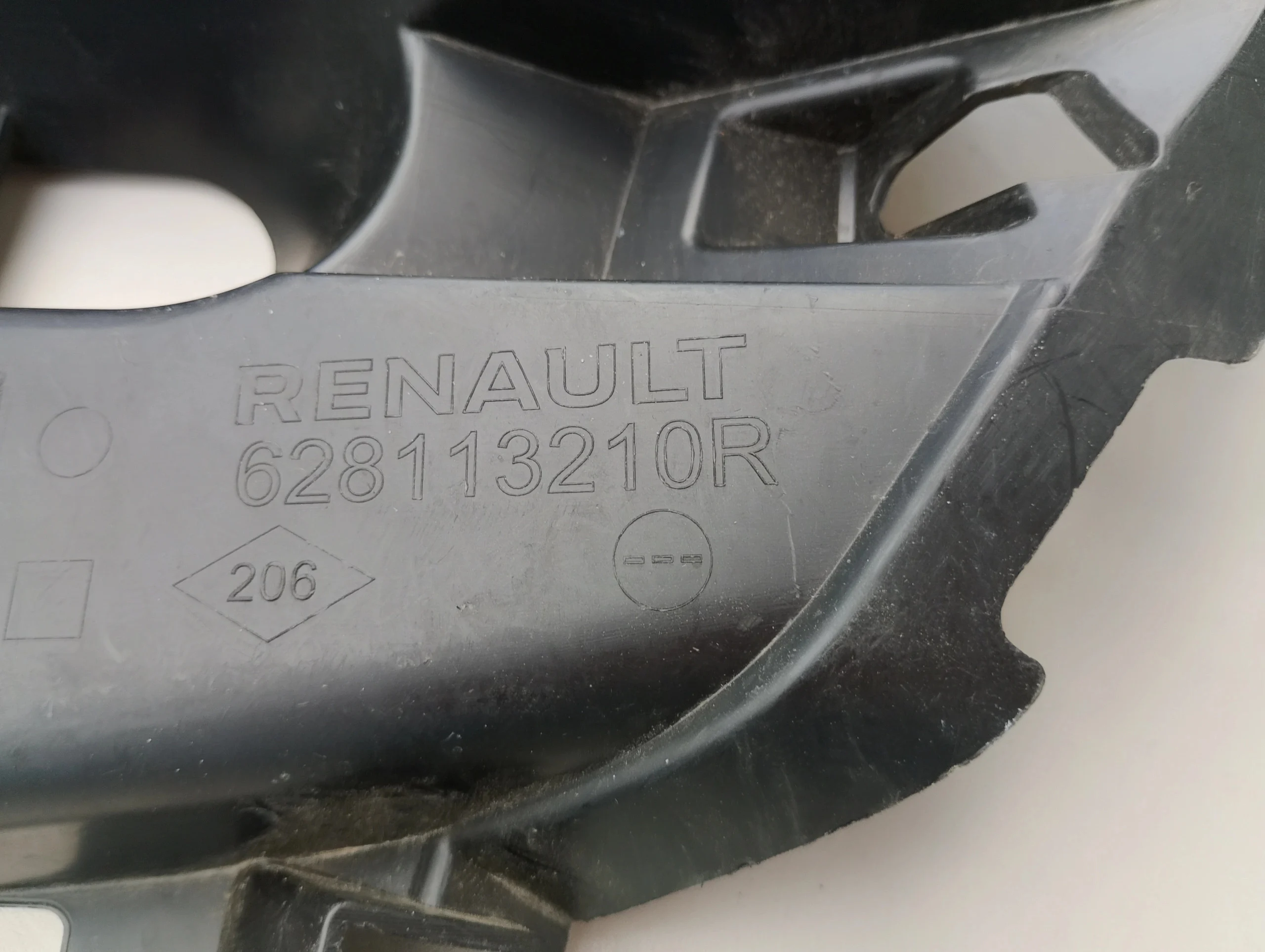 captur-ii-kierownica-powietrza-oslona-halogenu-lewy-przod-20-628113210r-070060-ed-car.pl-7206527