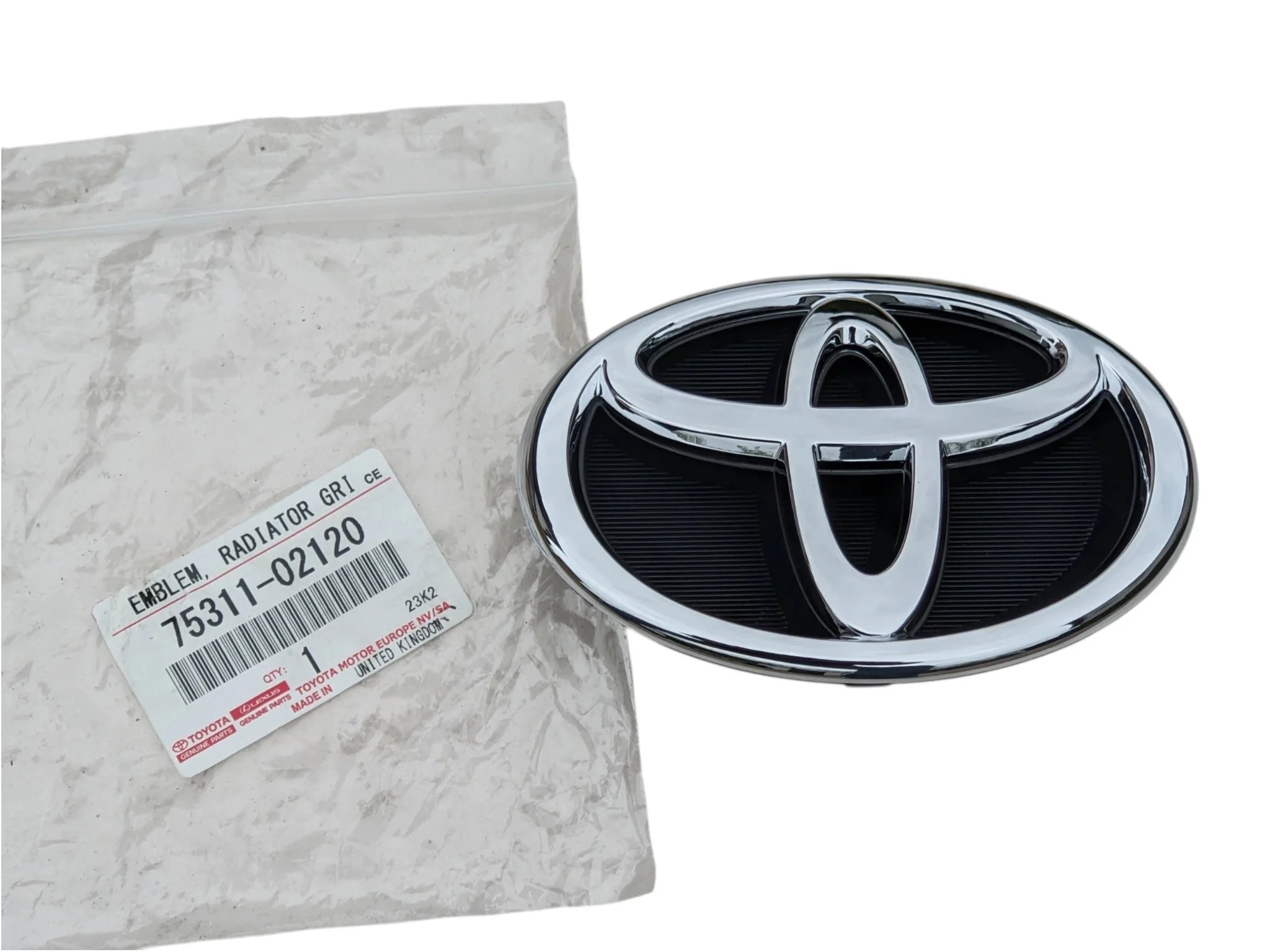 corolla-e12-hb-hatchback-emblemat-atrapy-grilla-zderzaka-przod-04-75311-02120-ed-car.pl-7204843