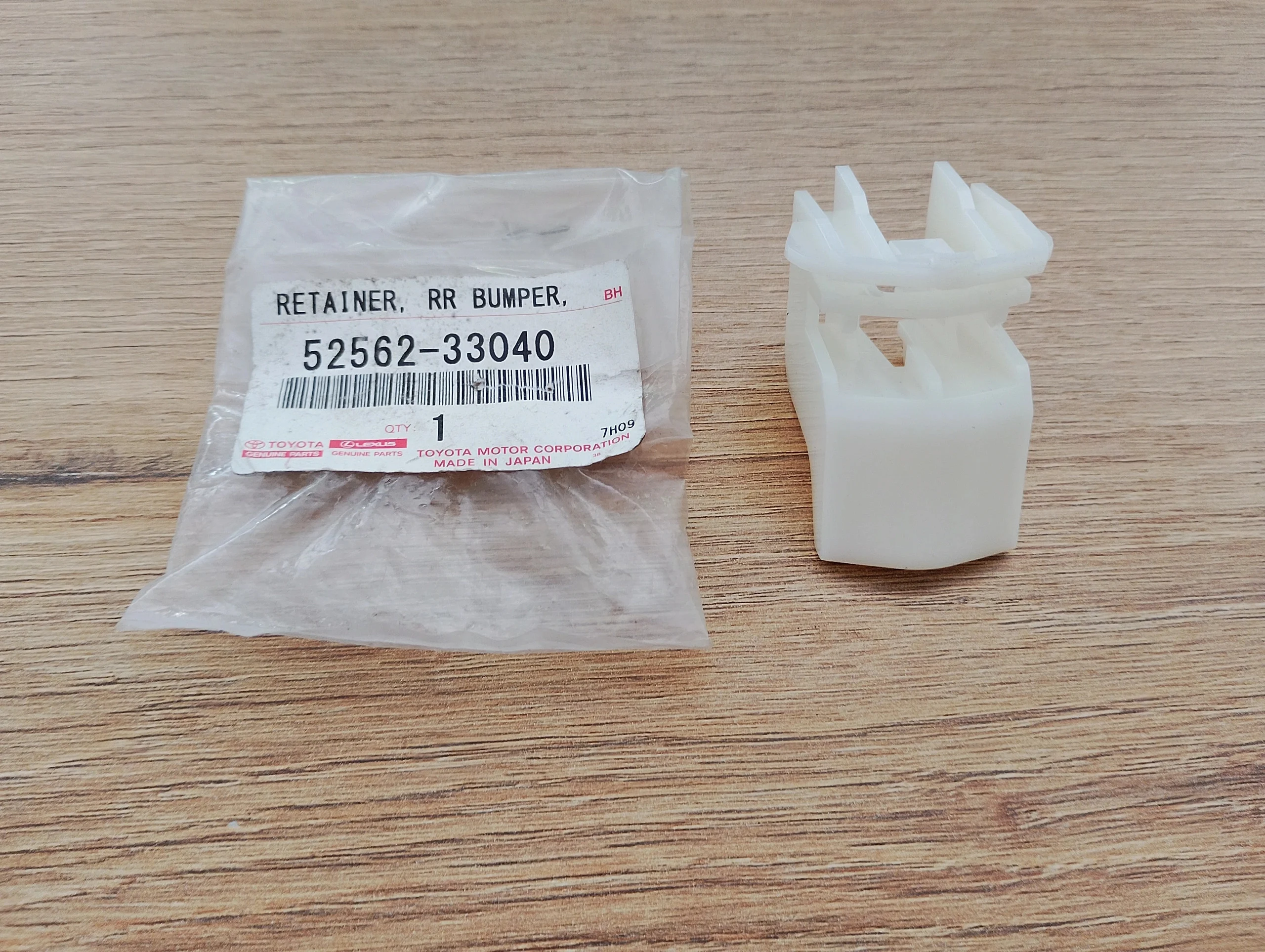 toyota-camry-viii-slizg-lampy-zderzaka-lewy-prawy-tyl-11-17-a52562-33040-52562-33040-ed-car.pl-7204609