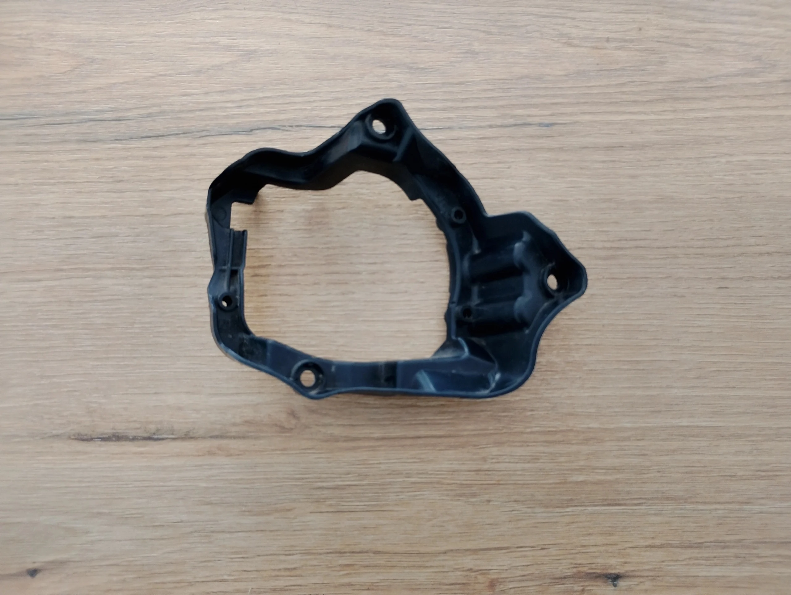 toyota-yaris-cross-ramka-kratki-halogenu-prawy-przod-21-a52112-0d230-52112-0d230-ed-car-ed-car.pl-7201875