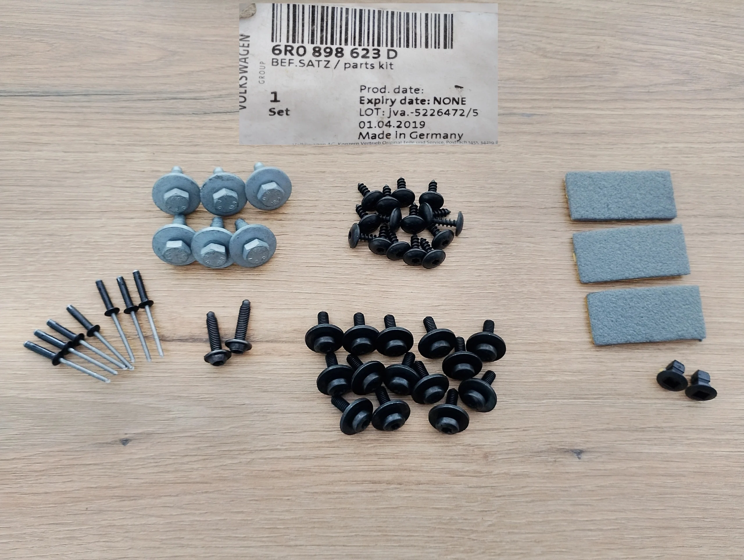 vw-polo-v-lift-sruby-zderzaka-zestaw-czesci-mocujacych-zderzak-przod-6r0898623d-6r0898623-n90683306-ed-car.pl-7209296