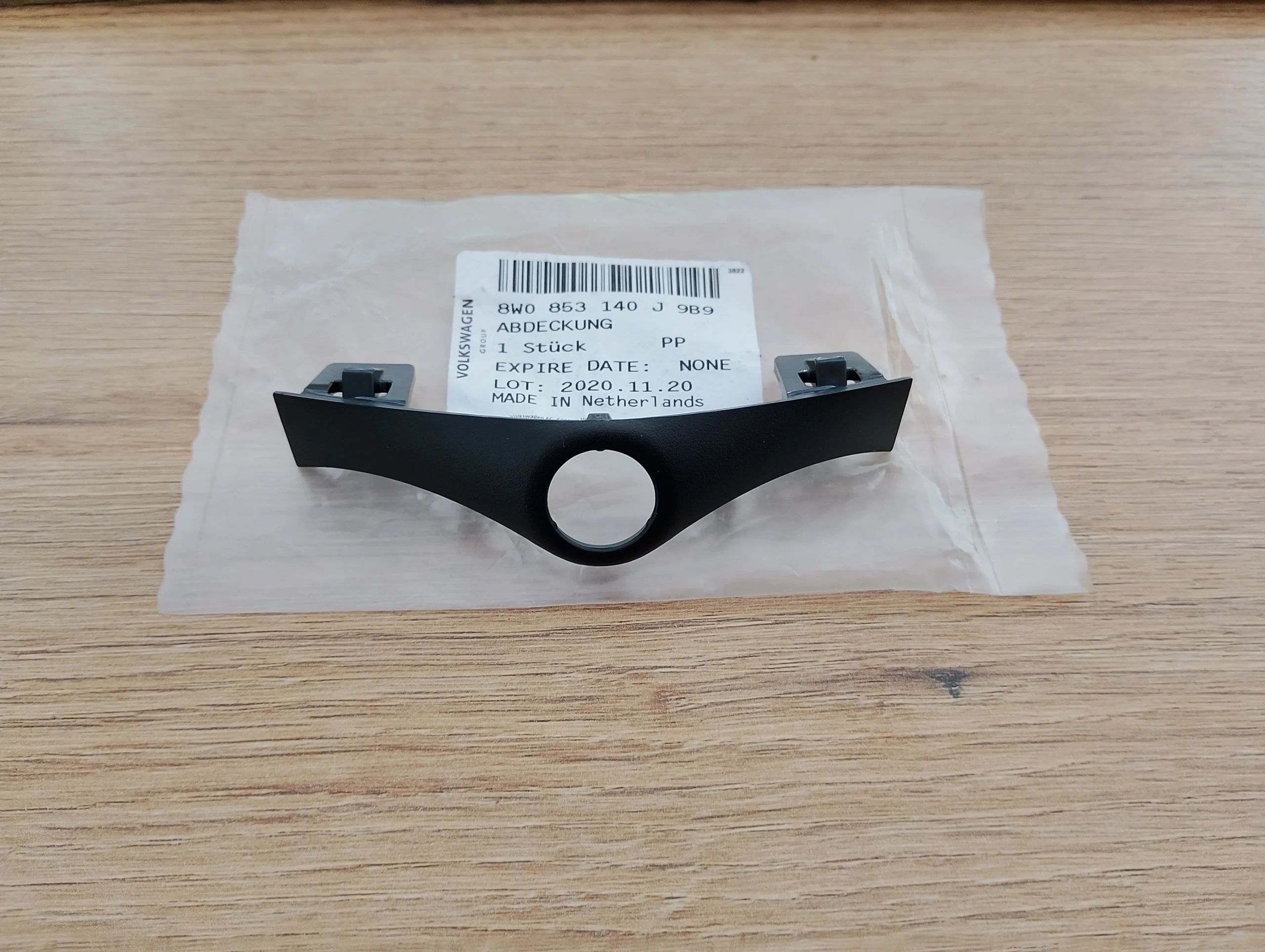 audi-a4-s4-b9-ramka-oslona-kamery-w-grill-atrape-przod-16-24-8w0853140j-8w0853140j9b9-8w0-ed-car.pl-7214969
