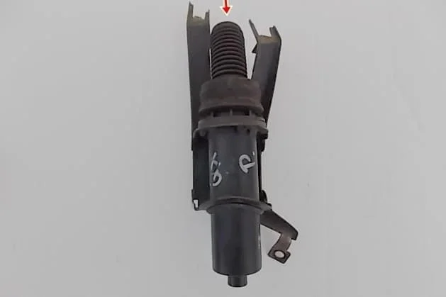 nissan-maxima-qx-a33-spryskiwacz-prawy-reflektora-lampy-28654-3y700-ed-car.pl-4889118