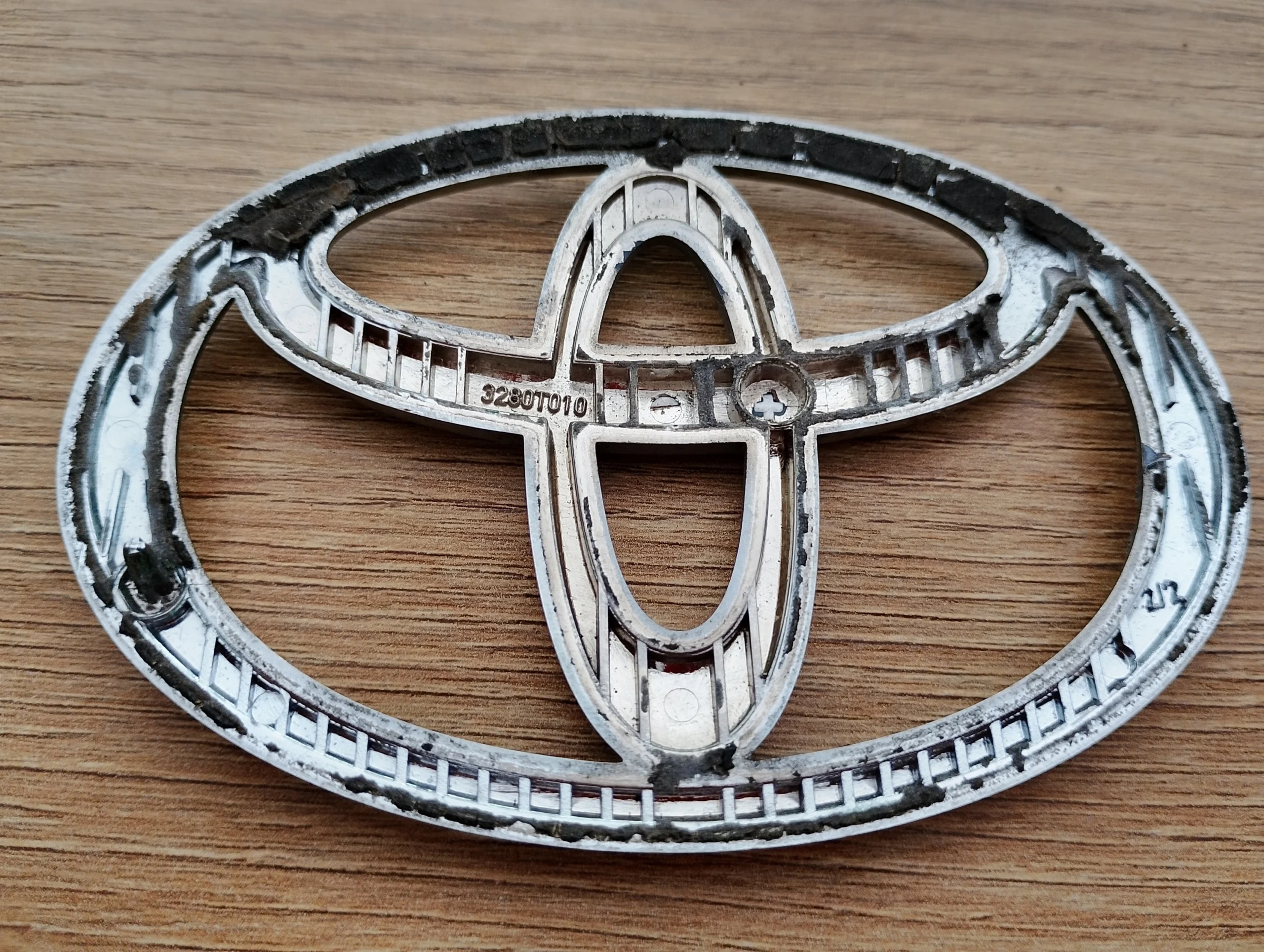 toyota-corolla-ix-e12-hb-hatchback-emblemat-klapy-tyl-01-07-75441-02050-75441-02040-75431-02030-75442-02060-ed-car.pl-7285954